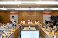 The Ministry of Science and Technology holds its monthly press conference on July 31. (Photo: VNA)