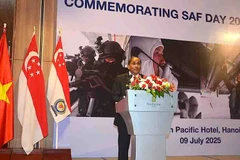 Singaporean Ambassador to Vietnam Jaya Ratnam speaks at the reception. (Photo: qdnd.vn)