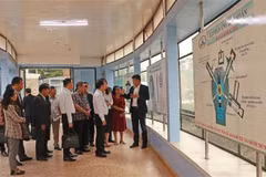 Delegates visit the nuclearreactor at the Nuclear Research Institute in Da Lat city, Lam Dong. (Photo: VNA)