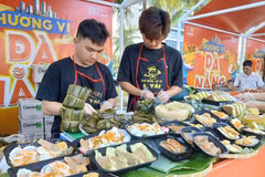 Dishes from Da Nang and central Vietnam are introduced to tourists at the Da Nang Food Tour Festival 2026 (Photo: VNA)