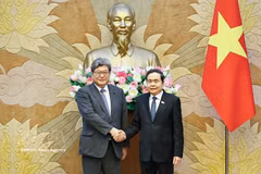 National Assembly Chairman Tran Thanh Man (R) and Executive Acting Secretary General of Japan's Liberal Democratic Party (LDP) Hagiuda Koichi. (Photo: VNA)