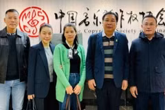 Director of the Vietnam Centre for Protection of Music Copyright Dinh Trung Can (second from right) at the meeting of the International Confederation of Societies of Authors and Composers in Beijing, China, in October 2025. (Photo: nhandan.vn)