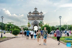 Foreign tourists visit Laos. (Photo: Xinhua)