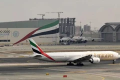 A plane of Emirates at Dubai International Airport, the UAE. (Photo: AFP/VNA) 