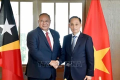 Acting Minister of Foreign Affairs Le Hoai Trung (right) meets with Timor-Leste’s Minister of Foreign Affairs and Cooperation Bendito dos Santos Freitas on September 16, 2025. (Photo: VNA)