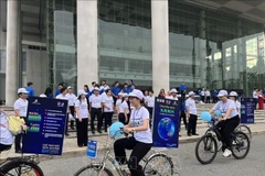 A cycling convoy from the former Binh Duong province (now part of Ho Chi Minh City) parades through the streets to raise awareness in support of Earth Hour 2025. (Photo: VNA)