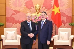 National Assembly (NA) Vice Chairman Nguyen Duc Hai (R) hosts a reception in Hanoi on October 6 for Dr Kambiz Ghawami, President of the World University Service (WUS) of Germany and authorised representative of the State of Hessen (Photo: VNA)