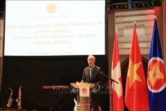 Vietnamese Ambassador to Switzerland Phung The Long speaks at the ceremony. (Photo: VNA)