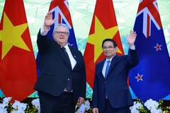 PM Pham Minh Chinh (R) and Speaker of the New Zealand House of Representatives (Parliament) Gerry Brownlee (Photo: VNA)