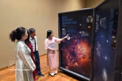 Visitors tour the science exhibition "Universe. Human. Intelligence." (UMI), which is opened at the Da Nang Museum on May 18, 2026. (Photo: VNA)