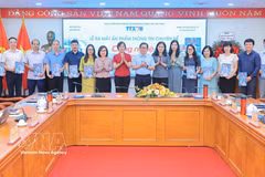Delegates at the publication launching ceremony. (Photo: VNA)