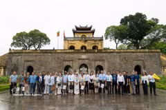 Delegates attending the ASEAN City Leaders Conference 2026 visit the Imperial Citadel of Thang Long on June 9. (Photo: VNA)