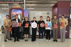 Under the campaign, travelers can receive a free Amazing Bag by simply presenting their passports at designated distribution points. (Photo: tatnews.org)