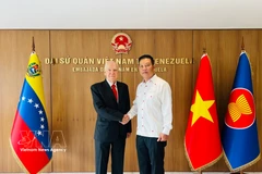 Vietnamese Ambassador to Venezuela Vu Trung My (R) receives Dr. Carolus Wimmer, President of the Venezuela - Vietnam Friendship House (Photo: VNA)
