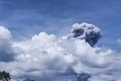 Mount Dukono in North Halmahera, erupts with an ash column reaching 1,400 meters above the peak on April 4, 2026. (Photo: ANTARA/HO- PGA Dukono/rst) 