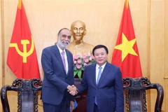 Prof. Dr. Nguyen Xuan Thang (R), Politburo member, President of the Ho Chi Minh National Academy of Politics (HCMA), and Chairman of the Central Theory Council, on January 6 receives the UN Under-Secretary-General for Digital and Emerging Technologies and the UN Secretary-General’s Envoy on Technology Amandeep Singh Gill. (Photo: VNA)