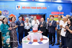National Assembly Chairman Tran Thanh Man visits the exhibition booth of the Vietnam Journalists’ Association at the National Press Festival 2026 in Hai Phong on June 21, 2026. (Photo: VNA)