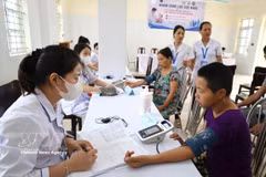 Periodic health check-ups and free health screenings are carried out at Nam Dinh Social Protection Centre No.1 in Xuan Truong commune, Ninh Binh province. (Photo: VNA)