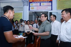 Prime Minister Pham Minh Chinh inspects the operation of the two-tier local administration in An Giang. province. (Photo: VNA)
