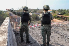 An ASEAN observer team visits a damaged bridge, allegedly due to firing from Thailand side at Pursat province, Cambodia (Photo: AP)