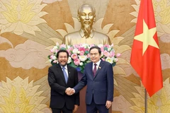 National Assembly (NA) Chairman Tran Thanh Man (R) meets with Yorrys Raweyai, Deputy Speaker of the Regional Representative Council (DPD) of Indonesia in Hanoi on July 10, 2025. (Photo: VNA)