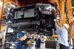 Welding line for passenger car frames at Ford Hai Duong Factory (Photo: VNA)