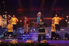 Artists from Ho Chi Minh City take part in the Tran Huu Trang Cai Luong Actor Talent Contest. (Photo: VNA)