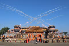 The Hue City People’s Committee holds a ceremony to announce Hue Festival 2026 on January 1, 2026. (Photo: VNA)