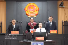 The trial panel delivers the verdict. (Photo: VNA)