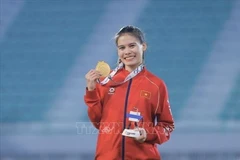 Nguyen Thi Ngoc secures a gold medal in the women’s 400m final on December 12, 2025. (Photo: VNA)