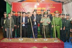 Leaders of the Lam Dong People’s Committee, the Ministry of Public Security and local households break ground for the first homes in Hoa Lac hamlet, Quang Lap commune. (Photo: Lam Dong Newspaper)