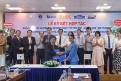 The MoU signing ceremony on June 3 (Photo: VNA)