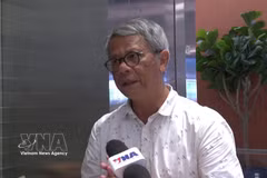Thai scholar Supalak Ganjanakhundee talks to the Vietnam News Agency. (Photo: VNA)
