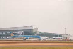 A wide-body Boeing 787-9 aircraft operated by Vietnam Airlines lands safely at Long Thanh International Airport in a test flight on December 15. (Photo: VNA)