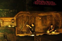 A Cu Chi Tunnel chamber is recreated in the Dat Thep show. The show aims to celebrate the 50th anniversary of Cu Chi liberation day on April 29. (Photo courtesy of Smart Group)