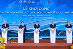 Prime Minister Le Minh Hung (third, left) and delegates press buttons to start the project (Photo: VNA)