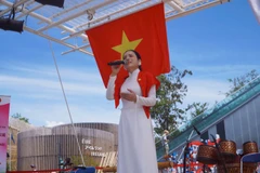 A Vietnamese singer performs at World EXPO 2025 Osaka. (Photo: VietnamPlus)
