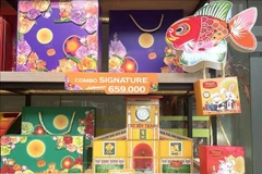 Since the beginning of the 7th lunar month, leading confectionery companies have launched their new products for Mid-Autumn Festival. (Photo: VNA)