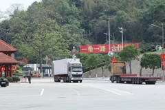 A truck completes customs clearance at the Huu Nghị international border gate in Lang Son province. (Photo: VNA)