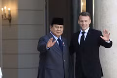 Indonesian President Prabowo Subianto with French President Emmanuel Macron during a meeting at the Elysee Palace, Paris, France, on April 14, 2026. (Photo: Antara)