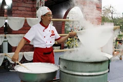 Rice sheets prepared using the traditional method of the Van Cu pho craft village in Nam Dong commune, Ninh Binh province. (Photo: VNA)