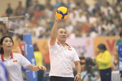 Coach Nguyen Tuan Kiet of the Vietnamese women's volleyball team. (Photo courtesy of the VFV)