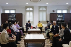 At the meeting between Ambassador Pham Viet Hung (L) and Phuket Governor Sophon Suwannarat. (Photo: VNA)