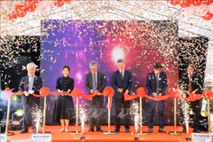Delegates cut the ribbon to inaugurate a smart city operation centre in Da Nang on November 27, 2025. (Photo: VNA)