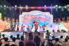 An art performance at the opening ceremony (Photo: phunuonline.com.vn)