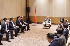 General Secretary of the Communist Party of Vietnam Central Committee To Lam (C) meets with leaders of several prominent Azerbaijani companies on May 8, 2025. (Photo: VNA)