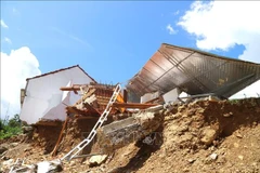 A house in Vang Mon village (Nga My commune, Nghe An province) collapsed due to flash floods. (Photo: VNA) 