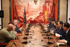 The CPV delegation has a working session with representatives of the Spanish Communist Party. (Photo: VNA)