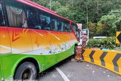 The bus is believed to have lost control and collided with two other cars, causing all three vehicles to veer out of their lane. (Photo published by VNA)