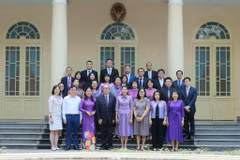 The PMCAF delegation poses a photo with Vietnamese awardees and staff of the Royal Thai Embassy in Hanoi. (Photo: VNA)